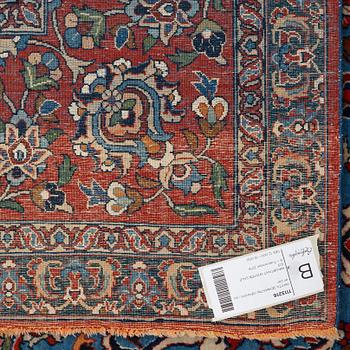 A RUG, a semi-antique Esfahan, ca 219 x 140,5-147,5 cm.