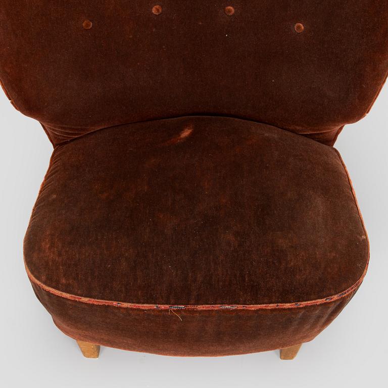 A mid-20th century armchair.