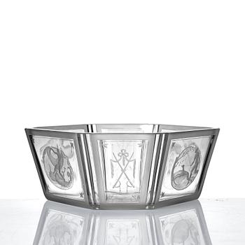 Simon Gate, an engraved glass bowl, Orrefors, Sweden 1946, model 372.