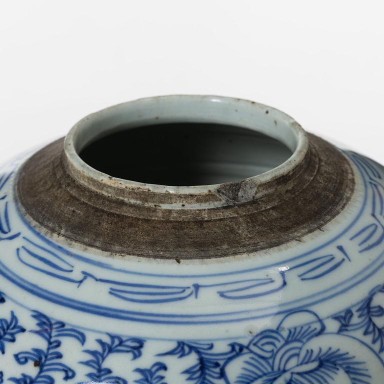 A pair of Chinese blue and white porcealin jars with wooden covers, Qing dynasty, 19th Century.