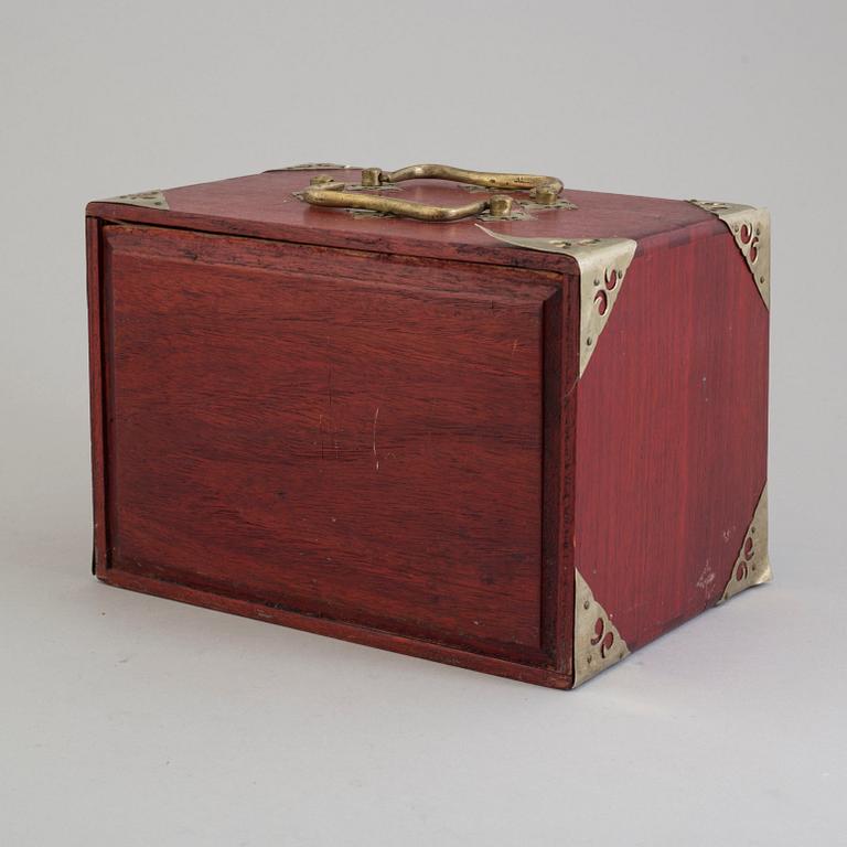 SKRIN med MAHJONG pjäser. Kina, 1900-tal.