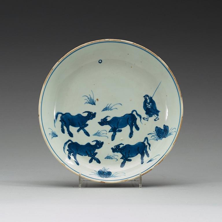 A set of three blue and white dishes, Ming dynasti, Tianqi/Chongzhen, 17th century.