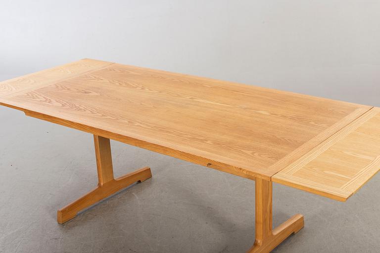 A late 20th century “Spisestue 594”, Ditte & Adrian Heath, France & Son dining table with 6 chairs.