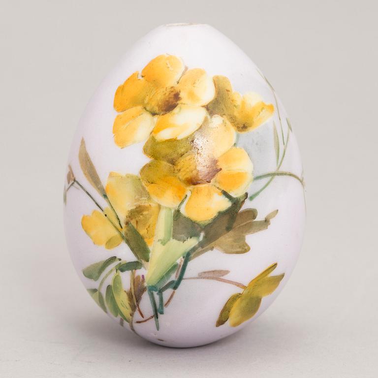 A Russian porcelain Easter egg from around the turn of the 20th Century.