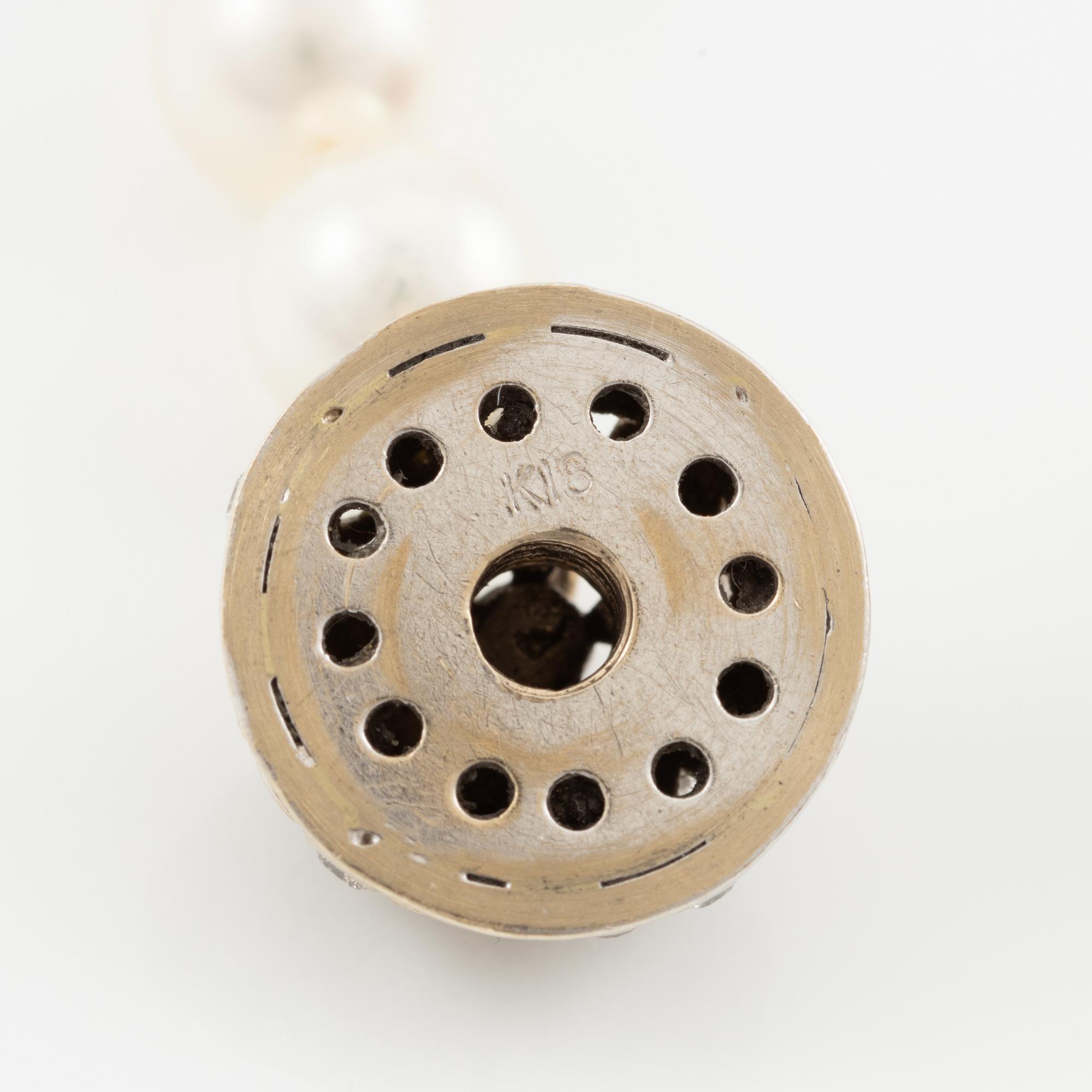 Pärlcollier med odlade pärlor, lås 18K vitguld med små briljantslipade diamanter.