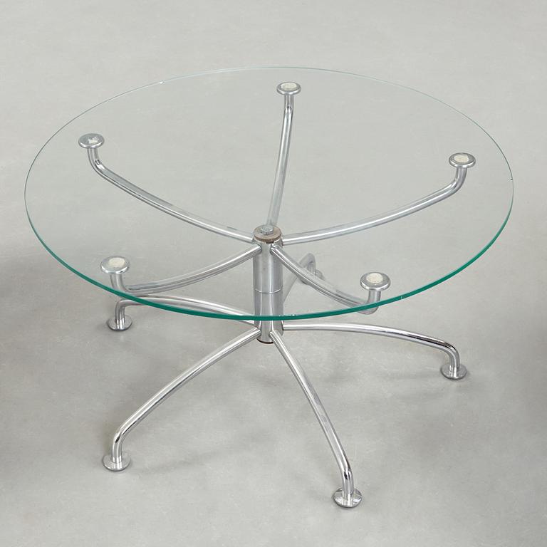 JENS AMUNDSEN, ett par fåtöljer och bord, "SAS Chair Series",  Fritz Hansen, Danmark 1979.