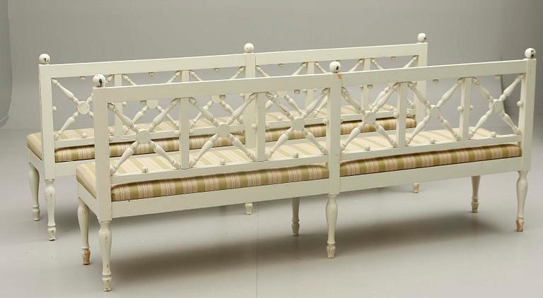 BÄNKAR/SOFFOR, ett par, 1800-tal.