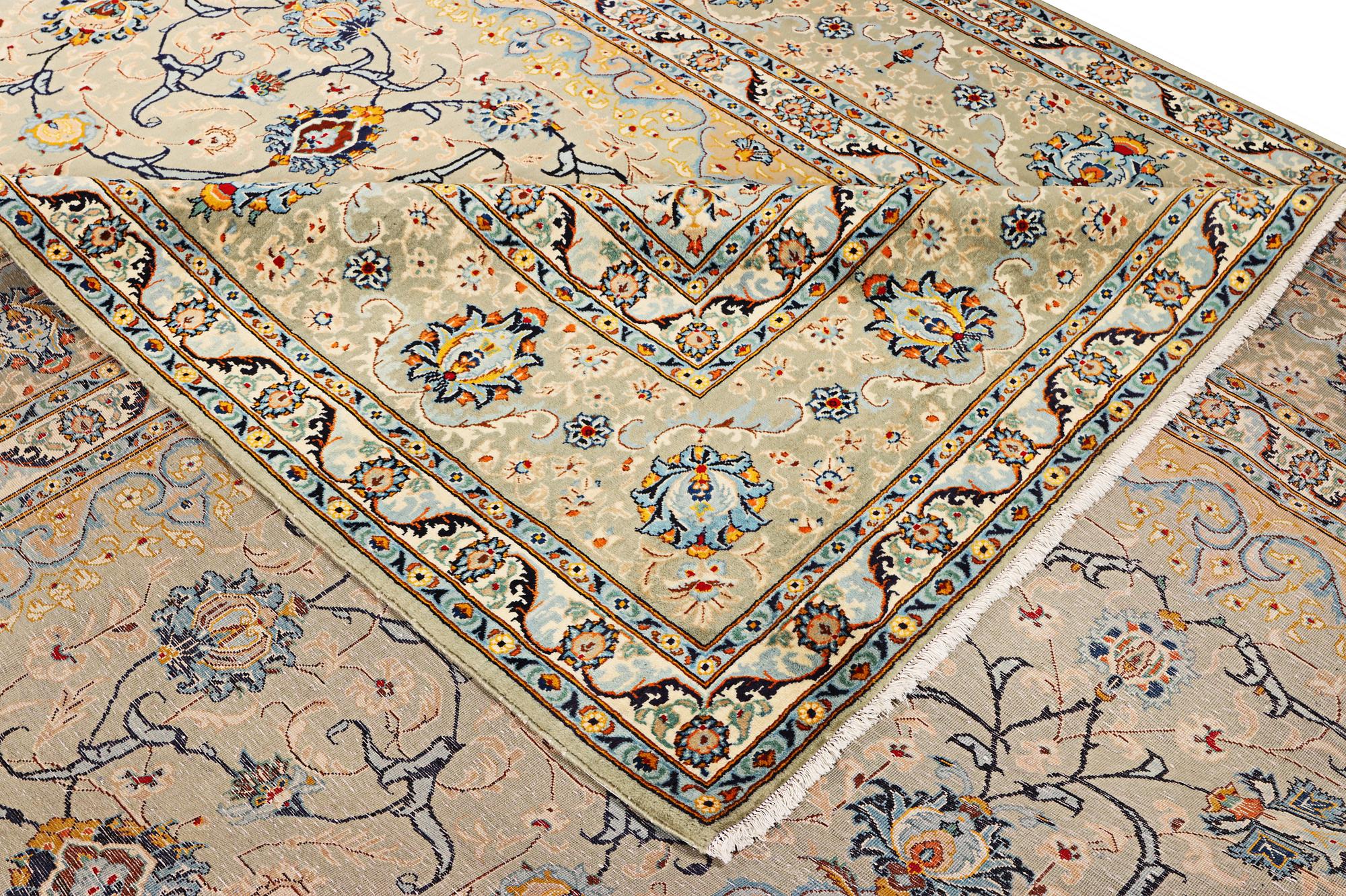 A so called Royal Kashan carpet, c. 468 x 313 cm.