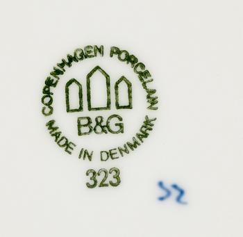 MAT- SAMT KAFFESERVIS, 93 delar, porslin, "Musselmalet", Bing & Gröndahl resp Royal Copenhagen.