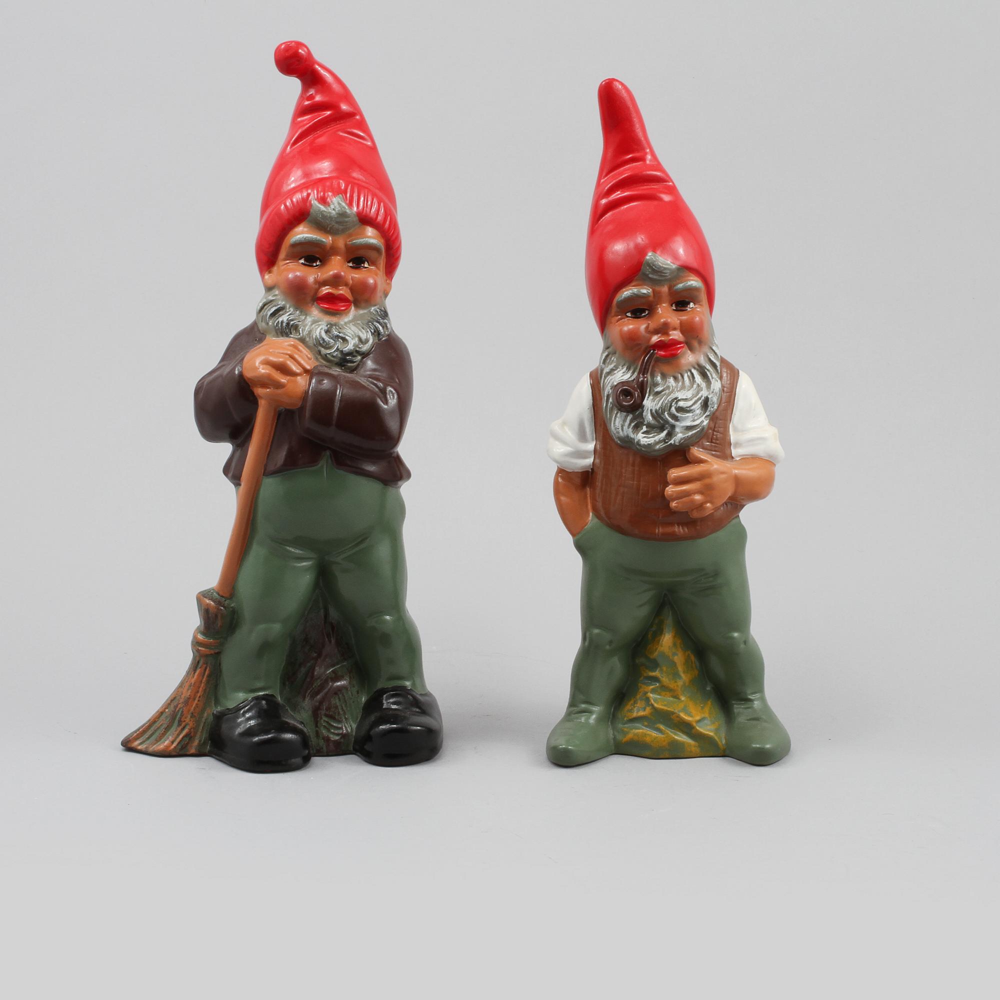 FIGURINER, 2 st, lergods, Heissner, Västtyskland, 1900-talets andra hälft.