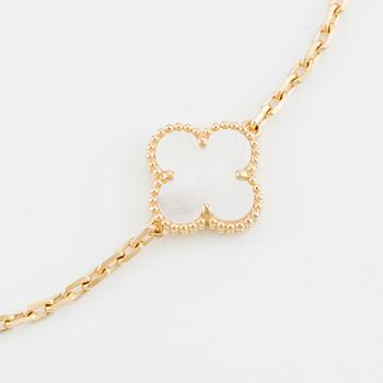 An 18K gold and mother-of-pearl Van Cleef & Arpels "Alhambra" necklace.