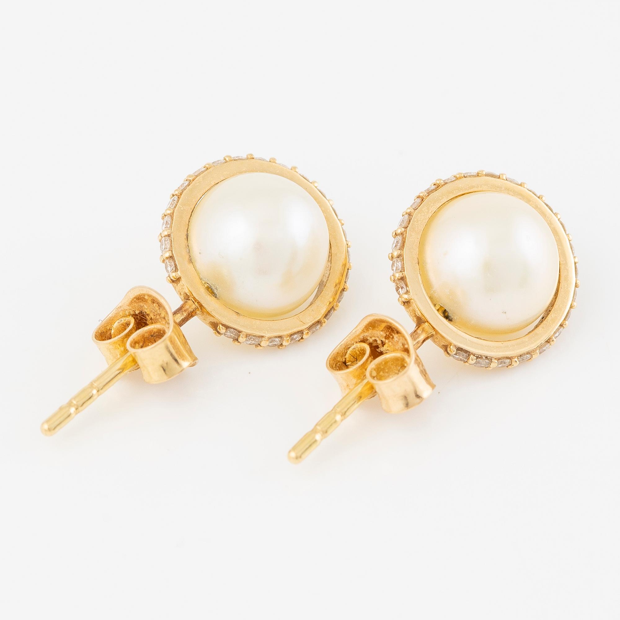 Earrings, a pair, 18K gold with pearls and small brilliant-cut diamonds.