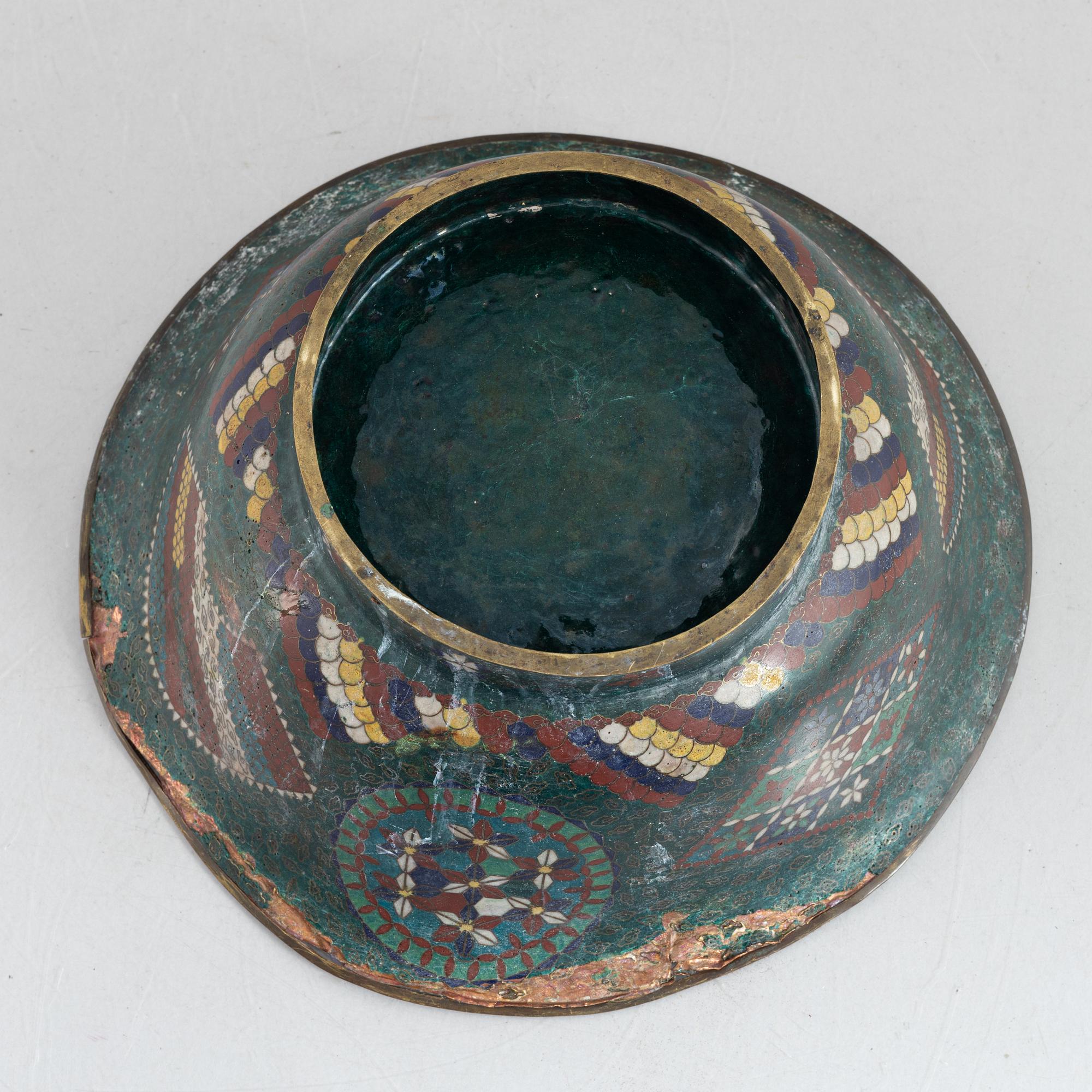 A Japanese closonne bowl, Edo.