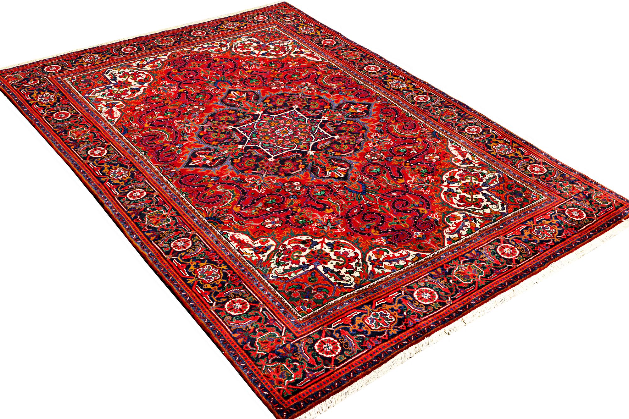 A Heriz carpet, c. 303 x 203 cm.