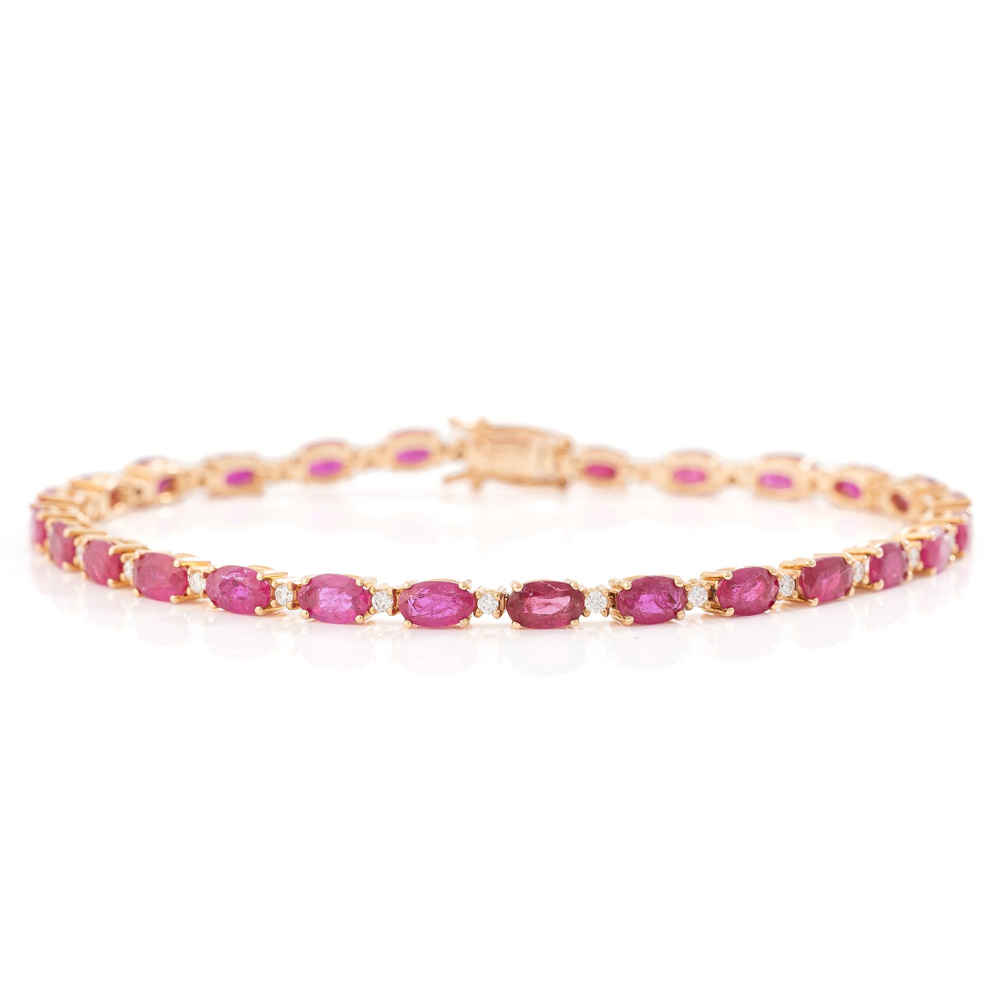 Bracelet 18K gold with rubies and brilliant-cut diamonds.