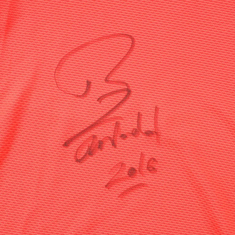NADAL-KIT, tröja samt racket signerade av Rafael Nadal.