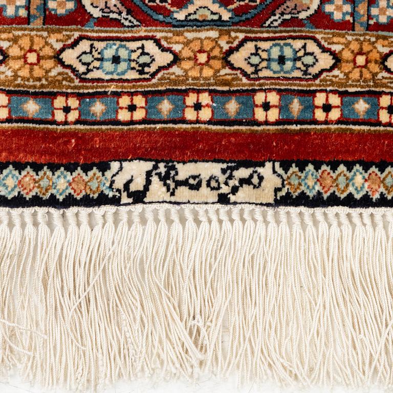 Carpet, silk, oriental, approx. 152 x 96 cm.