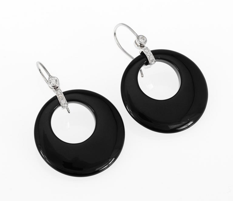 EARRINGS, onyx set with brilliant cut diamonds, tot. app. 0.35 cts.