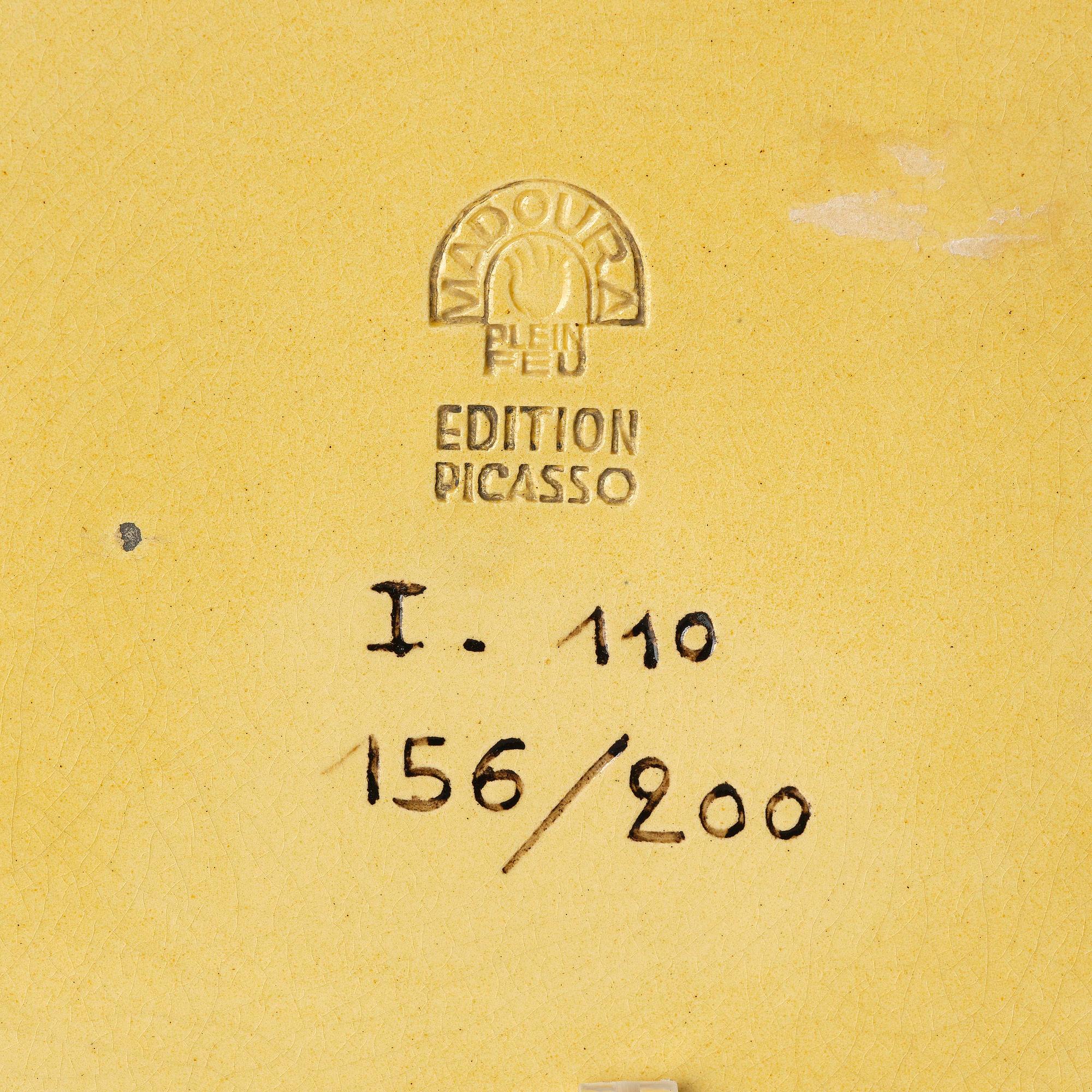 Pablo Picasso, fat, fajans, "Visage gravé, fond grège" (A.R. 29), Madoura, Vallauris, Frankrike, efter 1947.