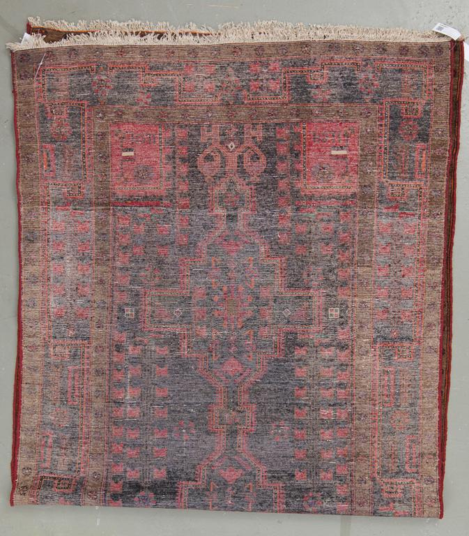 MATTA, Hamadan. Ca 330x150 cm.