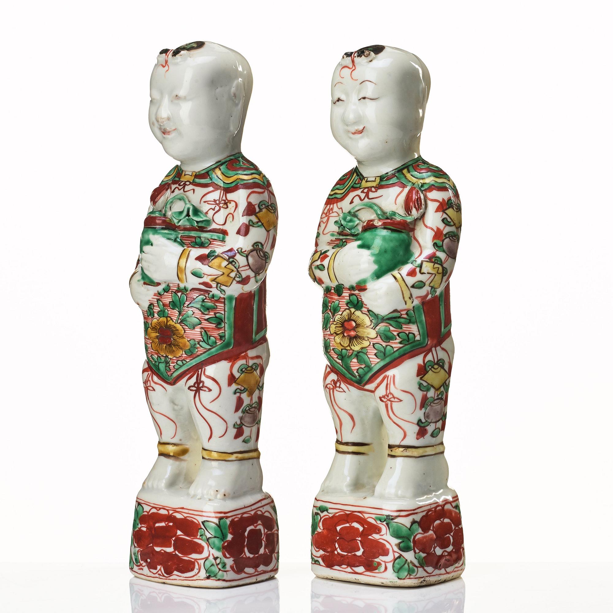 Figuriner, ett par, porslin. Qingdynastin, Kangxi (1662-1722).