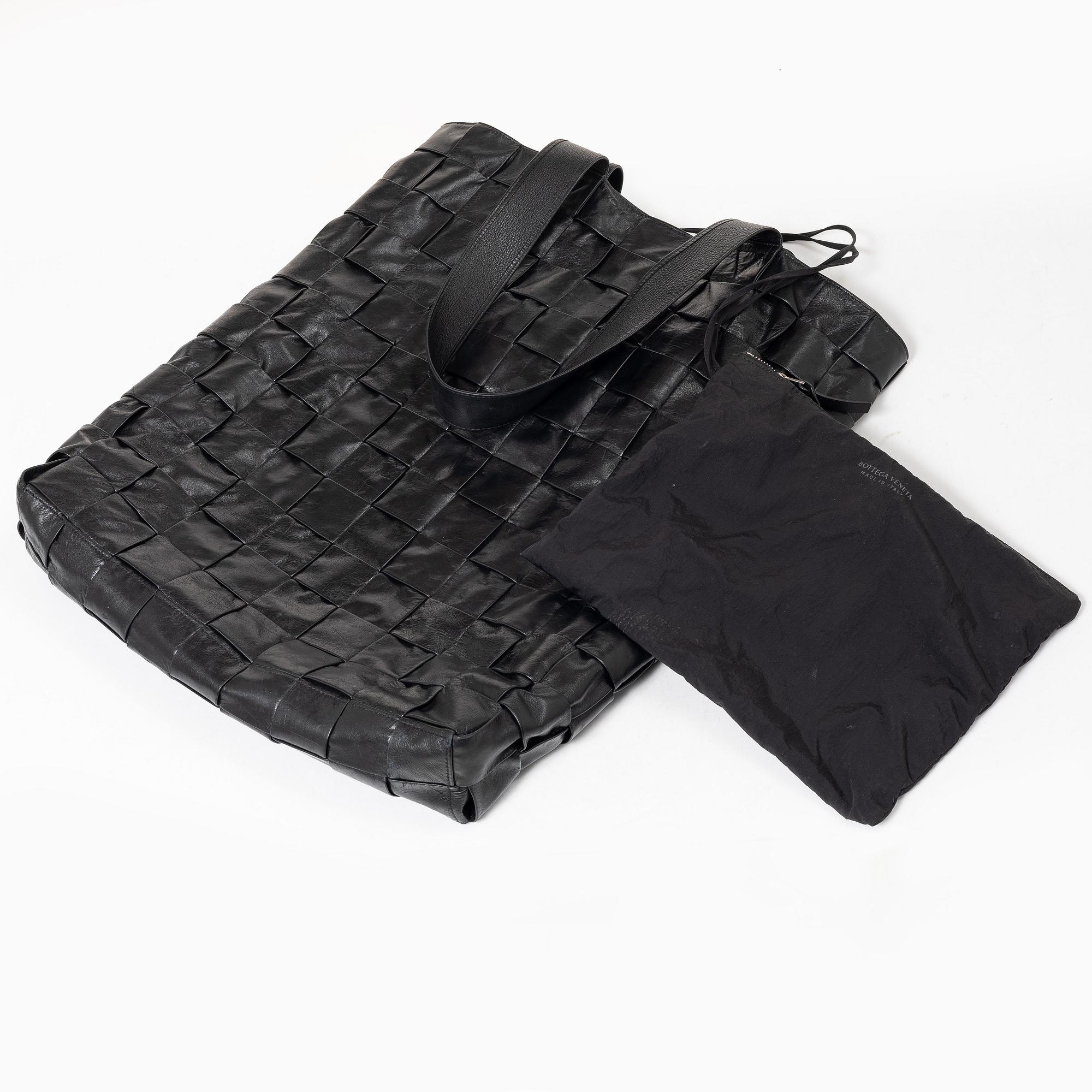 Bottega Veneta, bag "Maxi Intrecciato Cassette Tote".