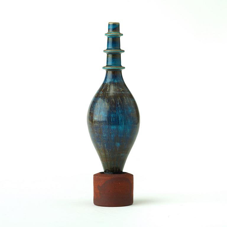 A Wilhelm Kåge 'Farsta Spirea' stoneware vase, Gustavsberg studio, Sweden 1956.