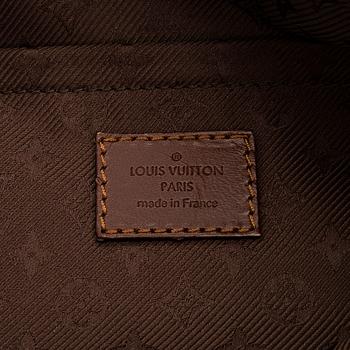 Louis Vuitton, a 'Terre Mahina Onatah Pochette' bag.