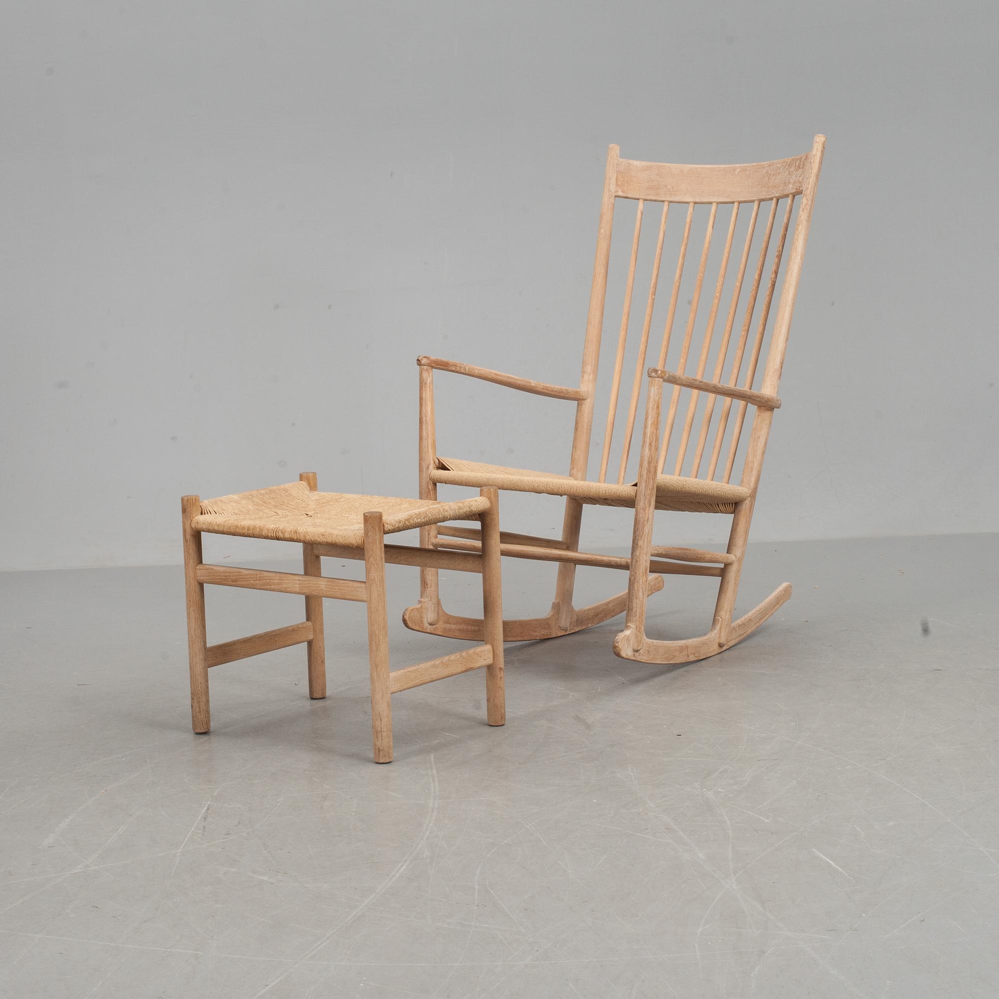 GUNGSTOL med FOTPALL, "J16", Hans J Wegner, F.D.B. Mobler, Danmark, 1900-talets andra hälft.