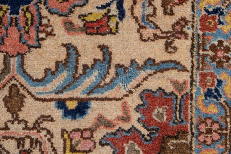 A semi antique Tabriz carpet, c. 290 x 195 cm.