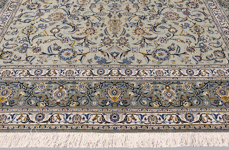 A Keshan carpet, approx. 432 x 300 cm.