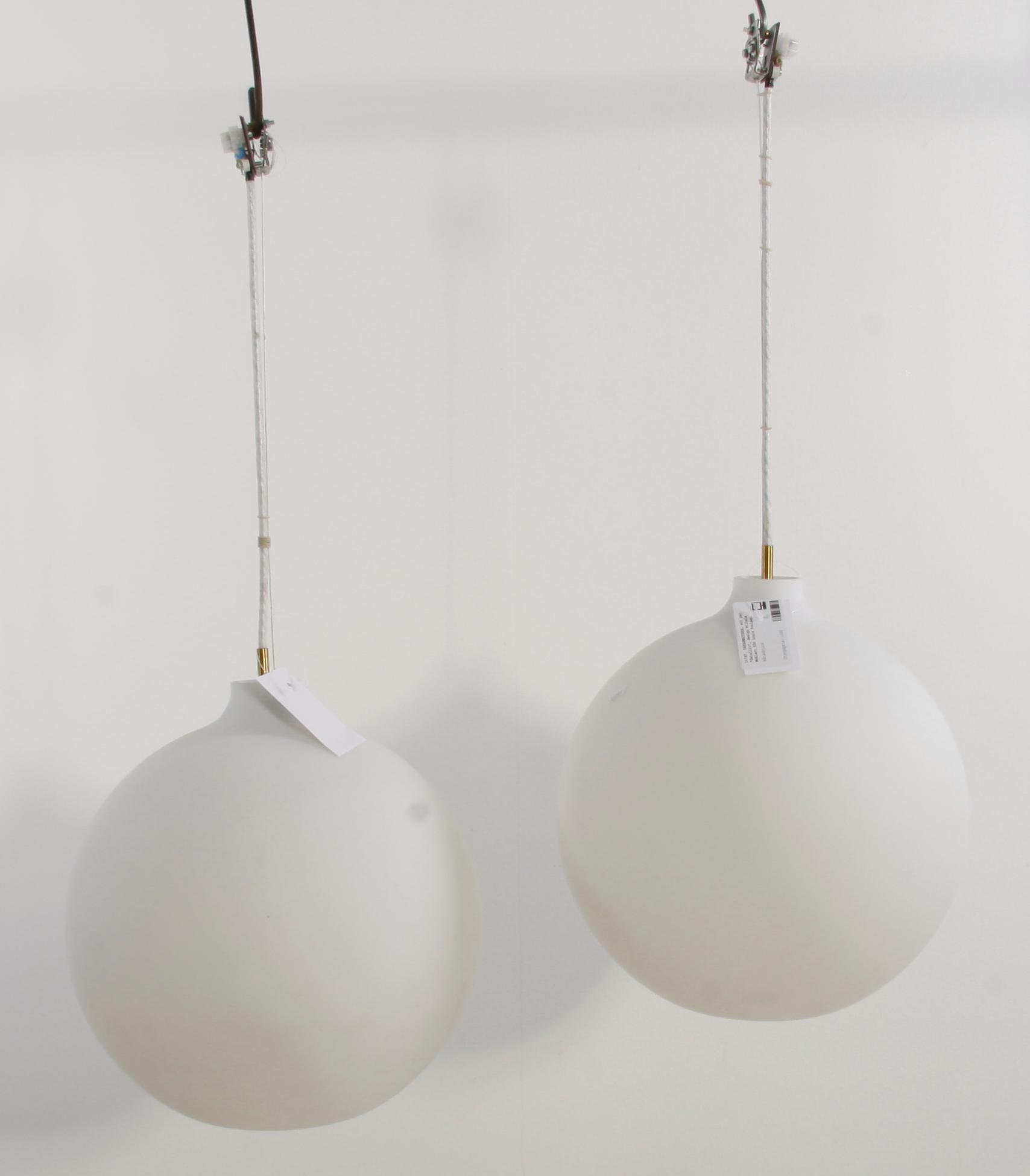 TAKARMATURER, ett par. "Satellit", design Wilhelm Wohlert för Louis Poulsen.