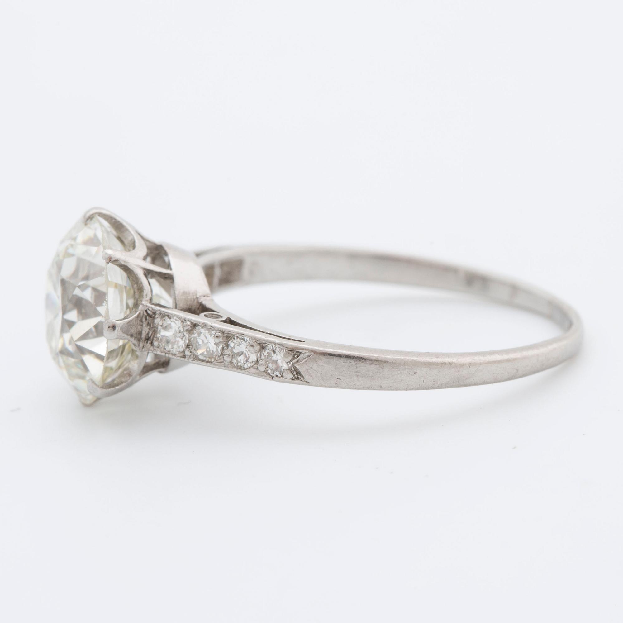 A ca 2.30 old-cut diamond ring.
