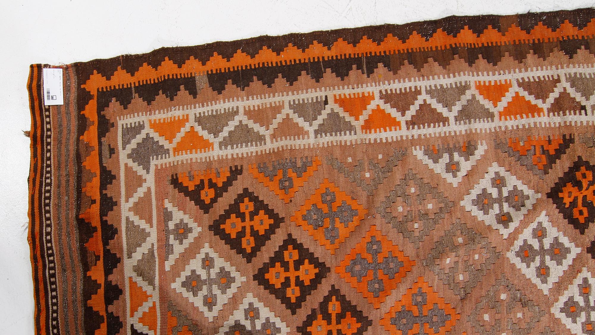 MATTA. Kelim. Ca 260 x 140.