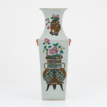 A large Chinese porcelain vase, 19th Century.