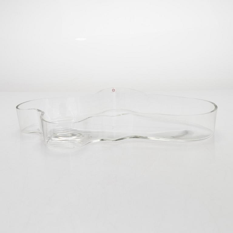 Alvar Aalto, a glass bowl, signed Alvar Aalto 844/1990, Iittala, Finland.