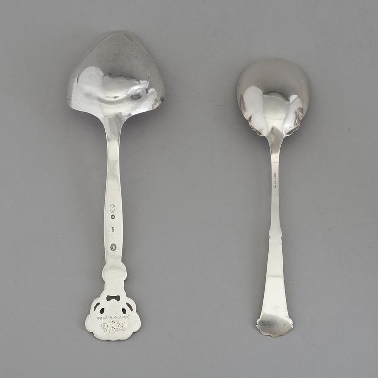 Two Art Nouveau silver serving spoons maker's marks Carl V Larsen, Copenhagen 1912 and Jonas Leo Nordin, Sollefteå 1924.