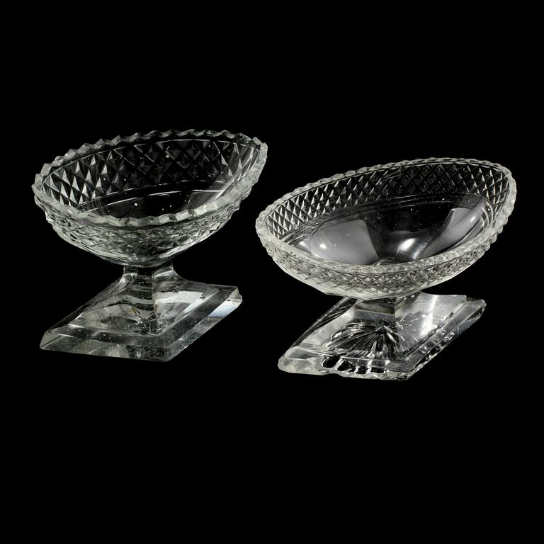 SALTKAR, 2 st, glas, empire, 1800-talets första hälft.