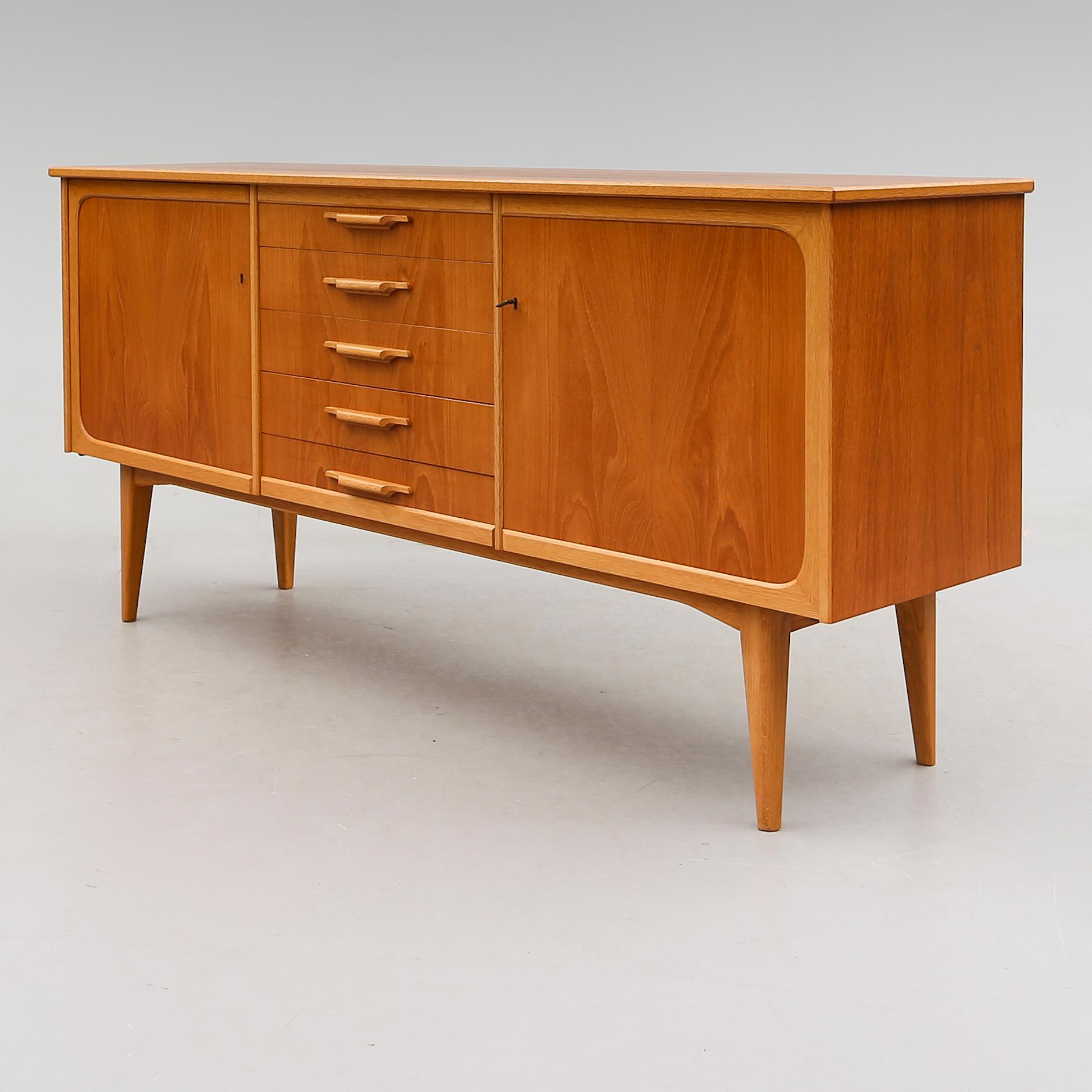 SIDEBOARD, 1900-talets andra hälft.