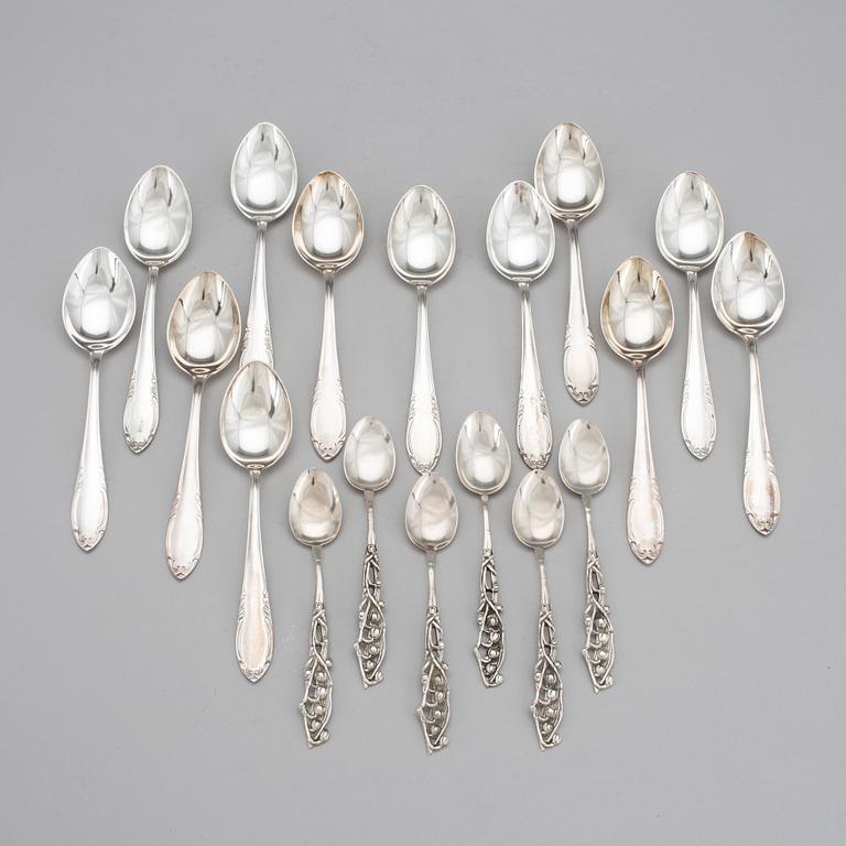 KAFFESKEDAR, 18 st, silver, bl a "Slottsbarock", 1900-tal. Vikt 241 g.