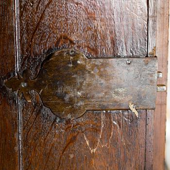 SKÅP, delvis barock, 1700-talets första hälft/1800-tal.