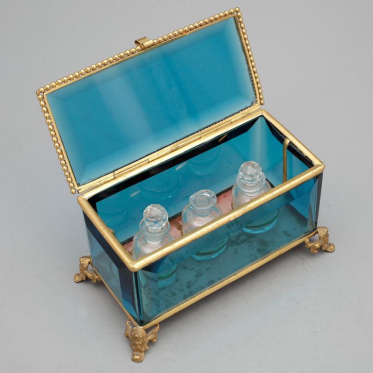 FLAKONGBEHÅLLARE, glas, 1800-talets slut.