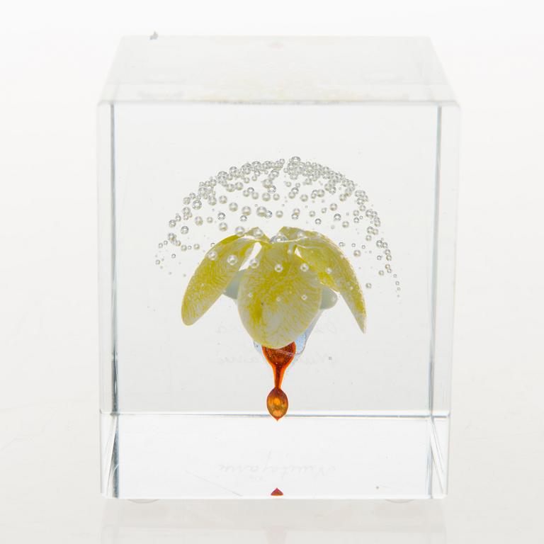 OIVA TOIKKA, An annual glass cube, signed Oiva Toikka Nuutajärvi.