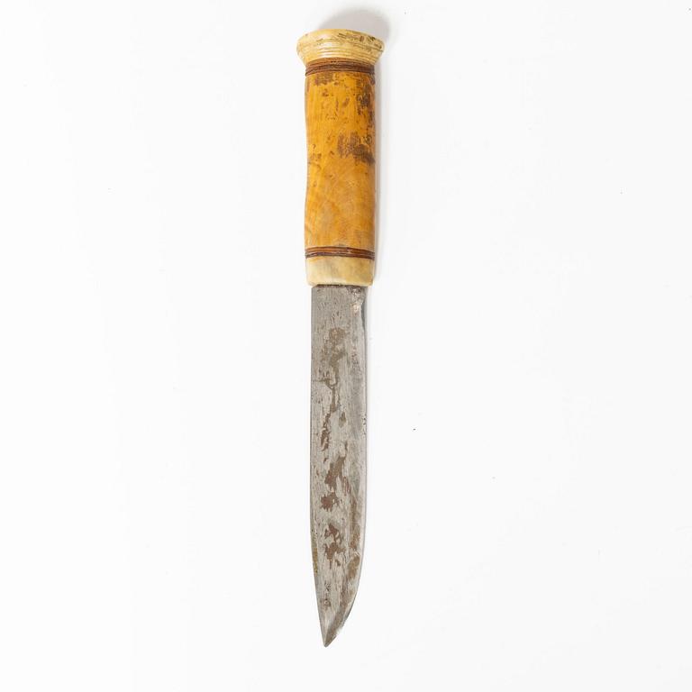 Nils Nilsson Skums egen kniv, signerad och daterad 1935.