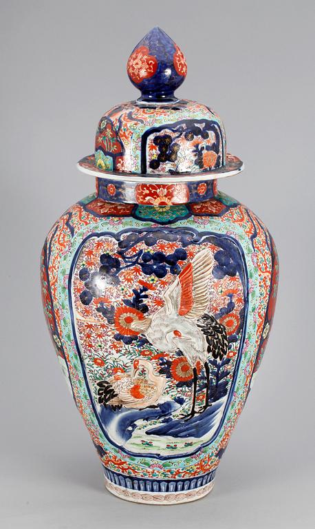 URNA, porslin, Japan 1800-talets slut.