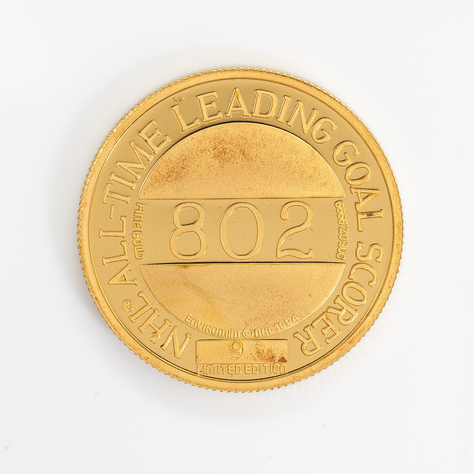 Commemorative medallion, Wayne Gretzky, 24K gold, no. 93/194.