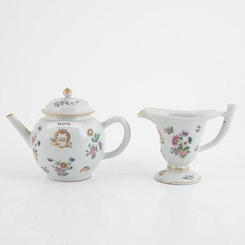 A Chinese porcelain tea service, 14 pieces, Qing dynasty, Qianlong (1736-95).