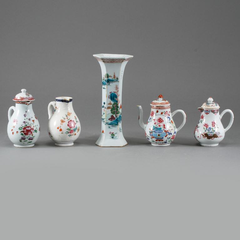 KANNOR, 4 st samt VAS, porslin, Kina, Qianlong, 1736-1795.