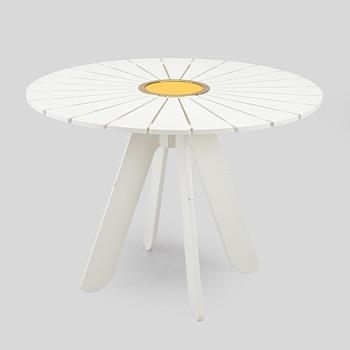 Alvar & Aino Aalto, trädgårdsmöblemang, 5 delar, "Aurinko"-serien, Artek, 2000-tal.