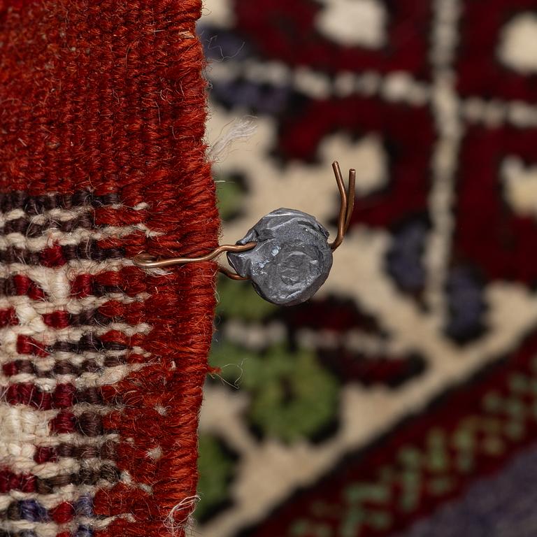 Matta, semiantik Kazak, ca 335 x 123 cm.